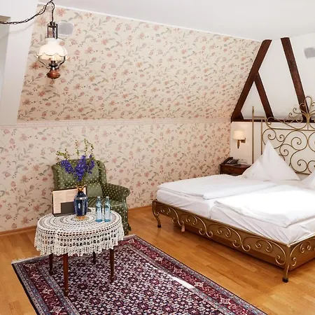 Kurfuerstliches Amtshaus Dauner Burg Szálloda 4*