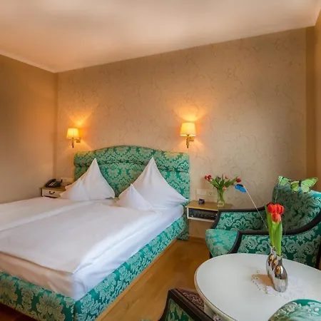 Kurfuerstliches Amtshaus Dauner Burg 4*