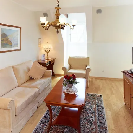 Kurfuerstliches Amtshaus Dauner Burg 酒店 4*