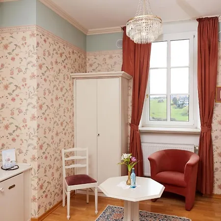 Kurfuerstliches Amtshaus Dauner Burg 酒店 4*