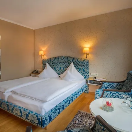 Отель Schlosshotel Kurfuerstliches Amtshaus Dauner Burg Даун