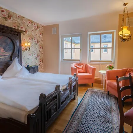 Schlosshotel Kurfuerstliches Amtshaus Dauner Burg Даун
