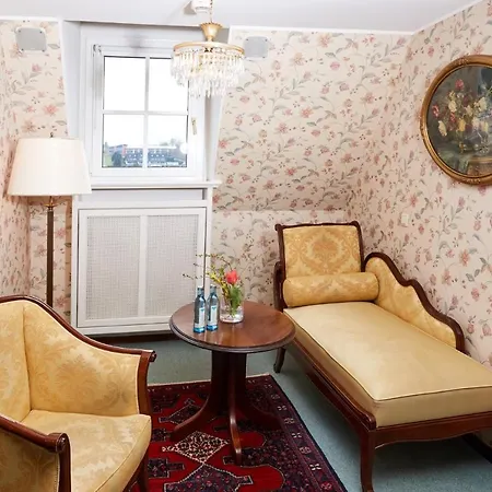 Kurfuerstliches Amtshaus Dauner Burg 4*