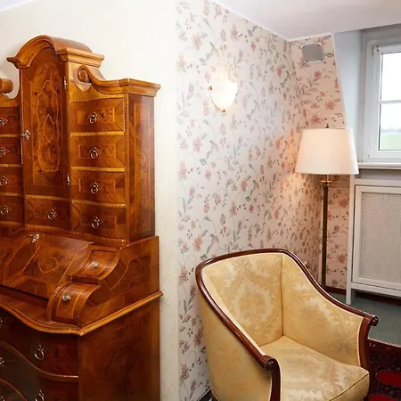 Kurfuerstliches Amtshaus Dauner Burg 4*