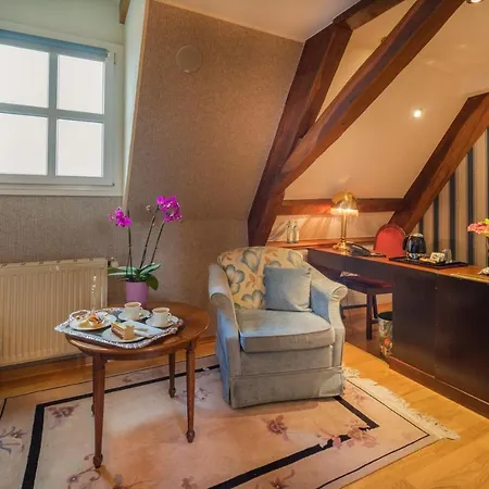 Отель Schlosshotel Kurfuerstliches Amtshaus Dauner Burg Даун