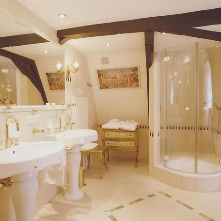 Kurfuerstliches Amtshaus Dauner Burg 4*