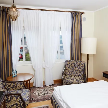 Schlosshotel Kurfuerstliches Amtshaus Dauner Burg 4* Даун