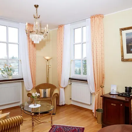 Schlosshotel Kurfuerstliches Amtshaus Dauner Burg Даун