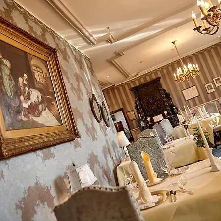 Schlosshotel Kurfuerstliches Amtshaus Dauner Burg Даун