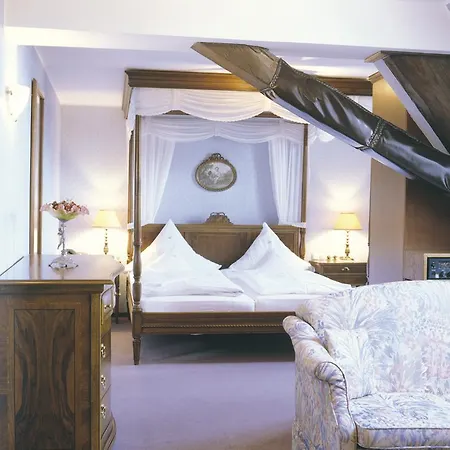 Schlosshotel Kurfuerstliches Amtshaus Dauner Burg Даун