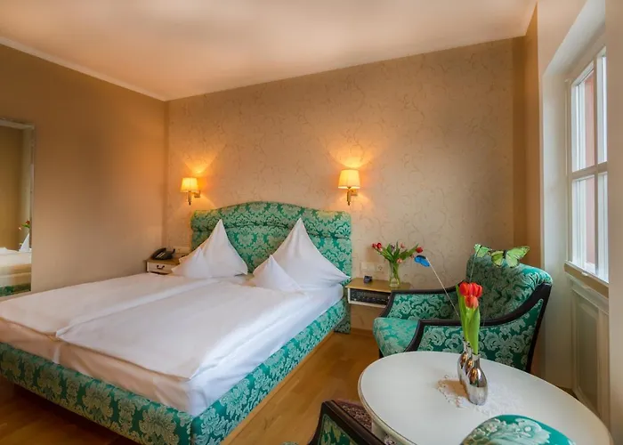 Kurfuerstliches Amtshaus Dauner Burg 4*