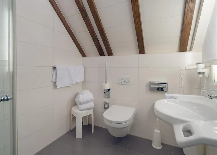 Kurfuerstliches Amtshaus Dauner Burg 4*