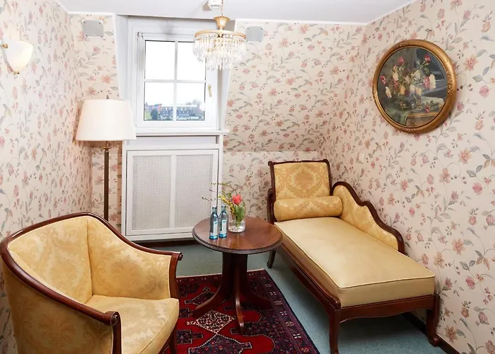 Kurfuerstliches Amtshaus Dauner Burg 4*