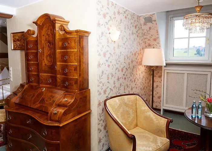 Kurfuerstliches Amtshaus Dauner Burg 4*