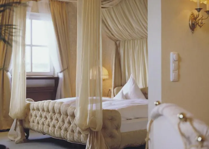 Kurfuerstliches Amtshaus Dauner Burg Hotel Daun