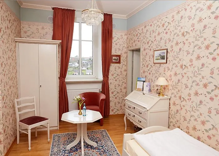 Kurfuerstliches Amtshaus Dauner Burg Hotel Daun