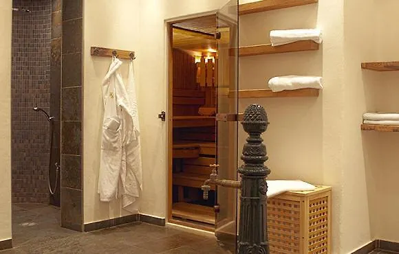 Kurfuerstliches Amtshaus Dauner Burg 4*